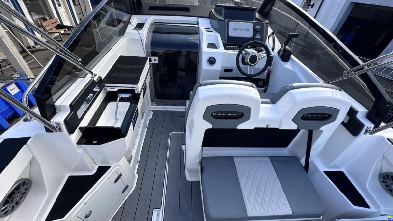 Karnic CS700 S Cabin Cruiser