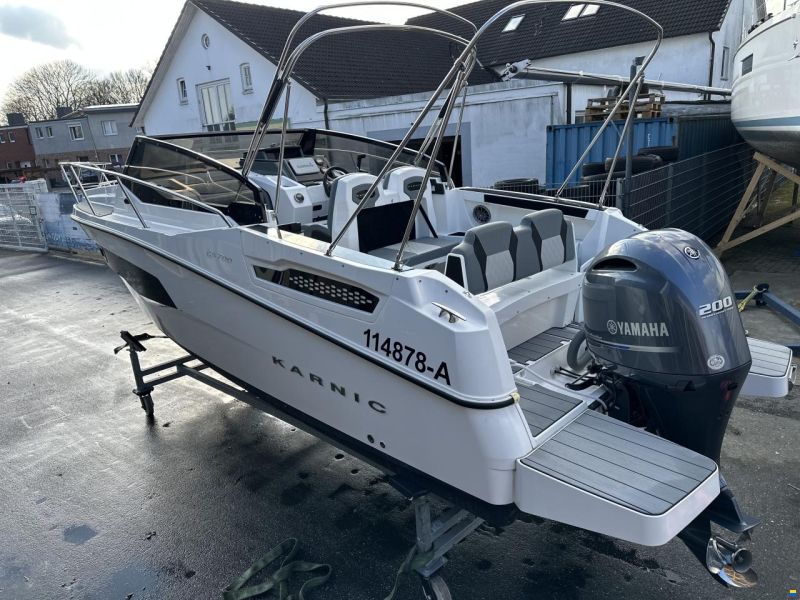 Karnic CS700 S Cabin Cruiser