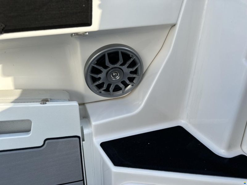 Karnic CS700 S Cabin Cruiser