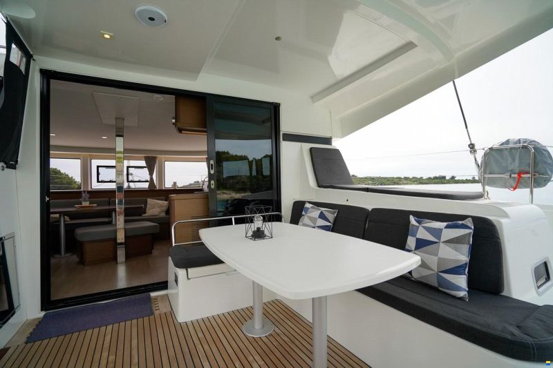 Lagoon 42