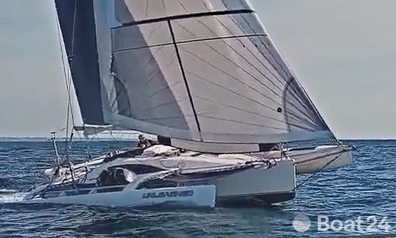 Farrier F32-RX folding trimaran