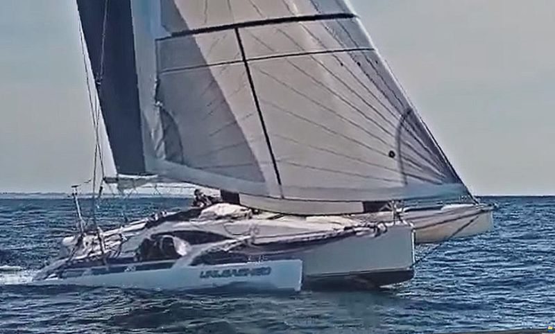 Farrier F32-RX folding trimaran