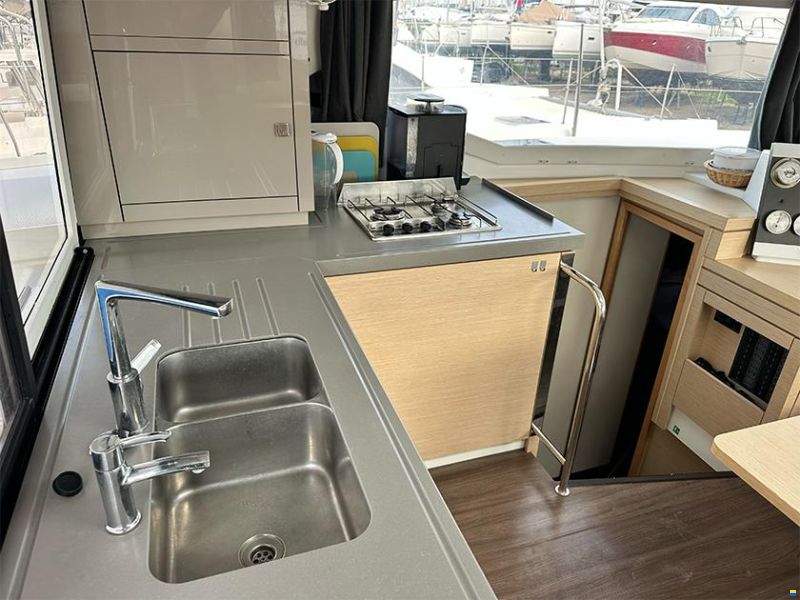 Fountaine Pajot Lucia 40