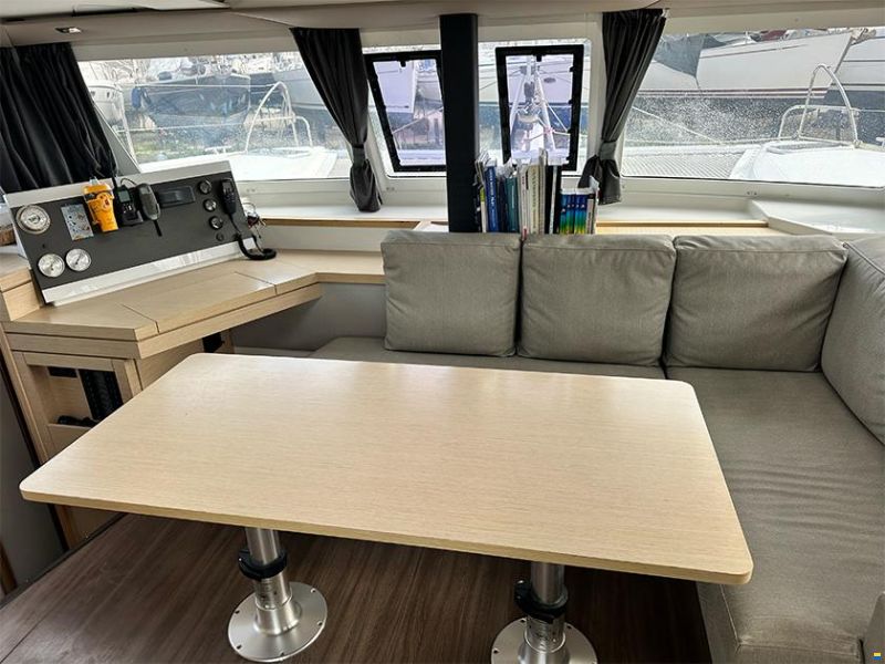 Fountaine Pajot Lucia 40