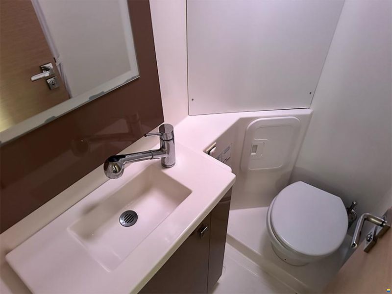 Fountaine Pajot Lucia 40
