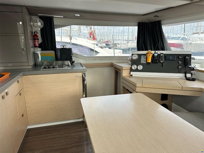 Fountaine Pajot Lucia 40