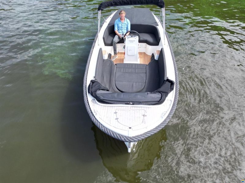Corsiva 690 Tender
