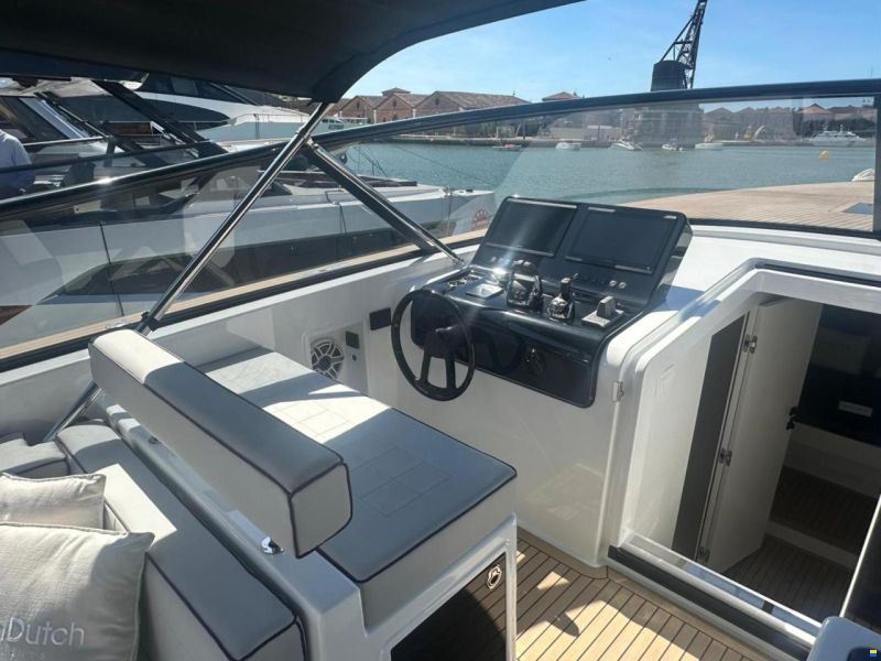 VanDutch 48