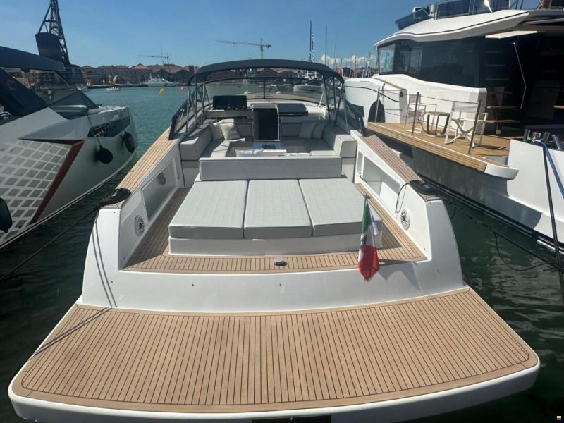 VanDutch 48