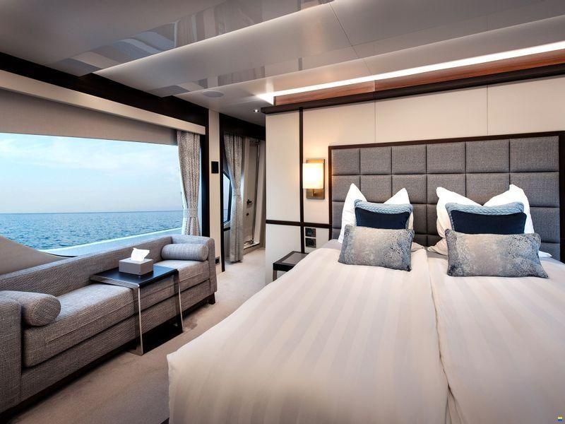 Sunseeker 95 Yacht