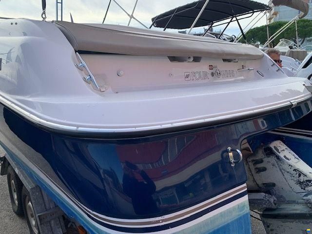 Four Winns 225 SUNDOWNER