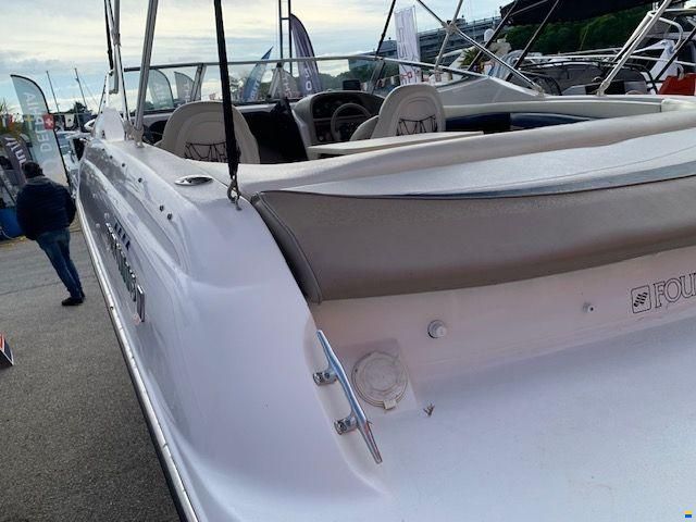 Four Winns 225 SUNDOWNER