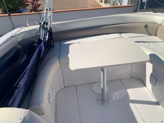 Four Winns 225 SUNDOWNER