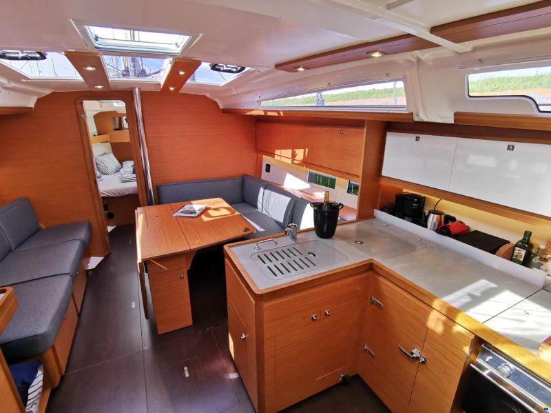 Dufour 390