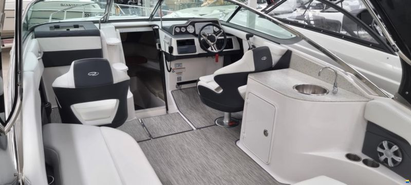 Regal 2550 Cuddy