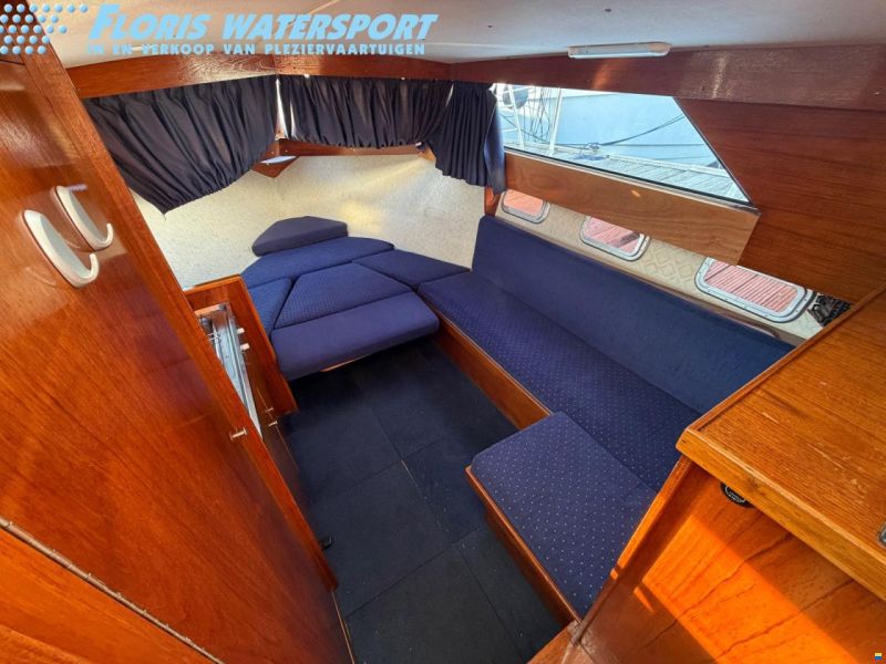 Marco Yachts 810