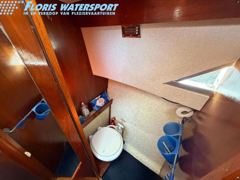 Marco Yachts 810