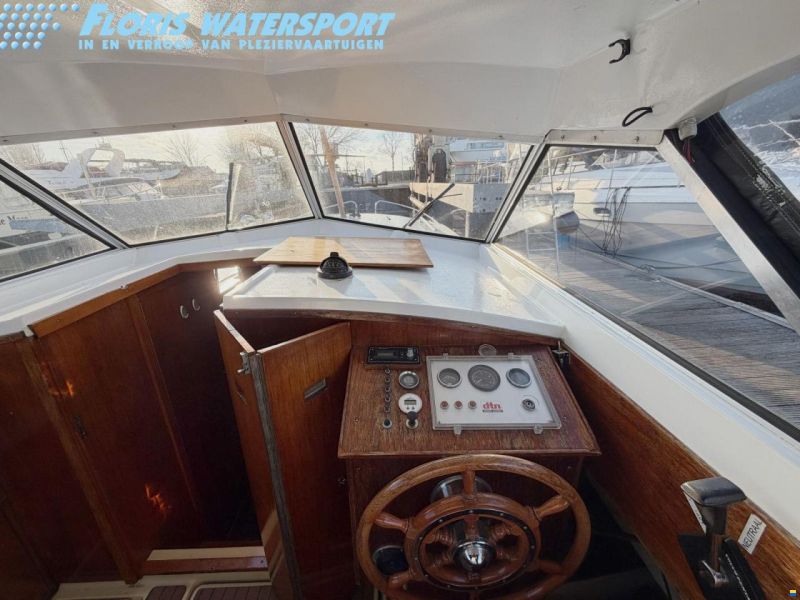 Marco Yachts 810