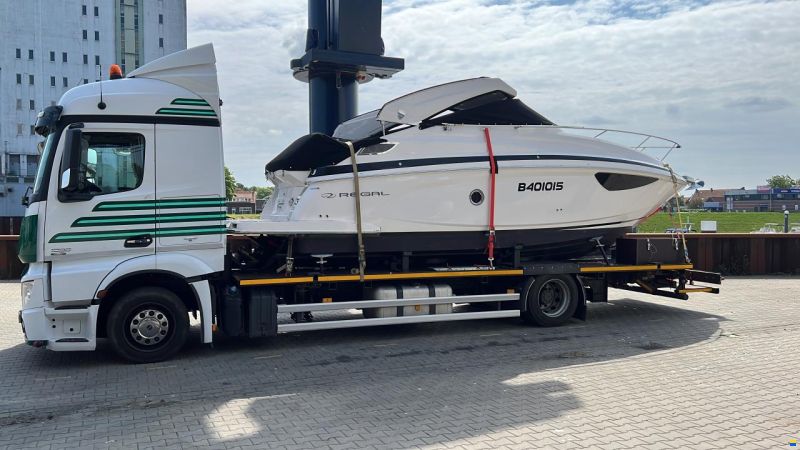 Regal 28 Express