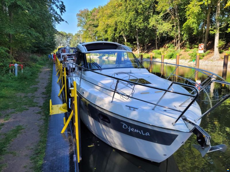 Bavaria S33HT
