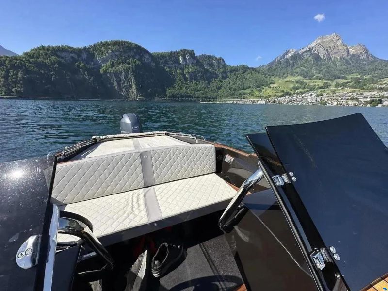 VTS Boats Flying Shark 5.7 Black Capri