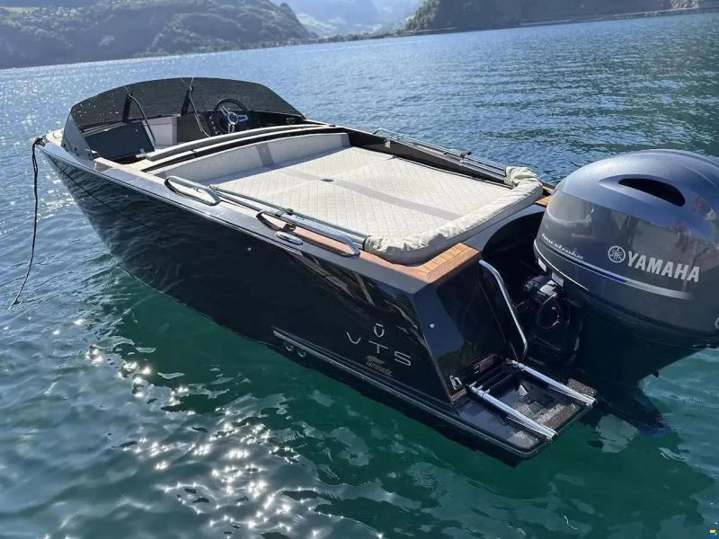 VTS Boats Flying Shark 5.7 Black Capri