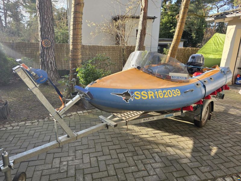 Yamaha F25G auf DSB Hypalon Zephyr 404