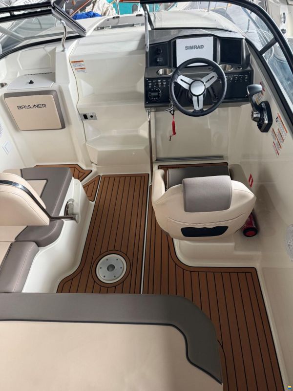 Bayliner VR5 Cuddy
