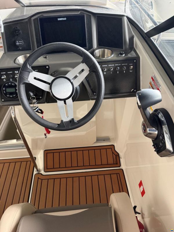 Bayliner VR5 Cuddy