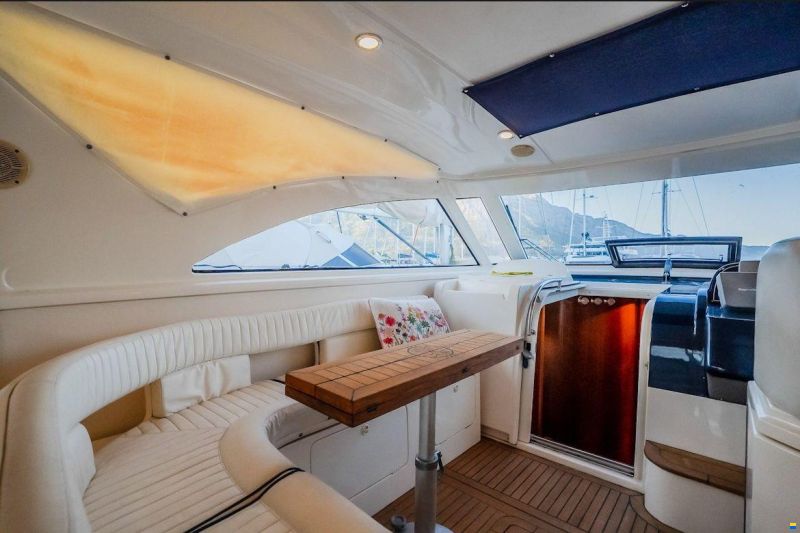 Cayman 38 WA
