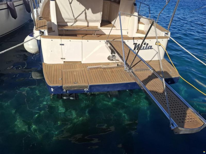 Cayman 38 WA