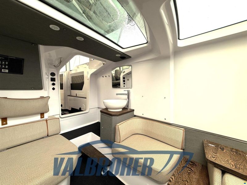 Axopar 37 XC Cross Cabin