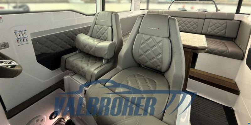 Axopar 37 XC Cross Cabin