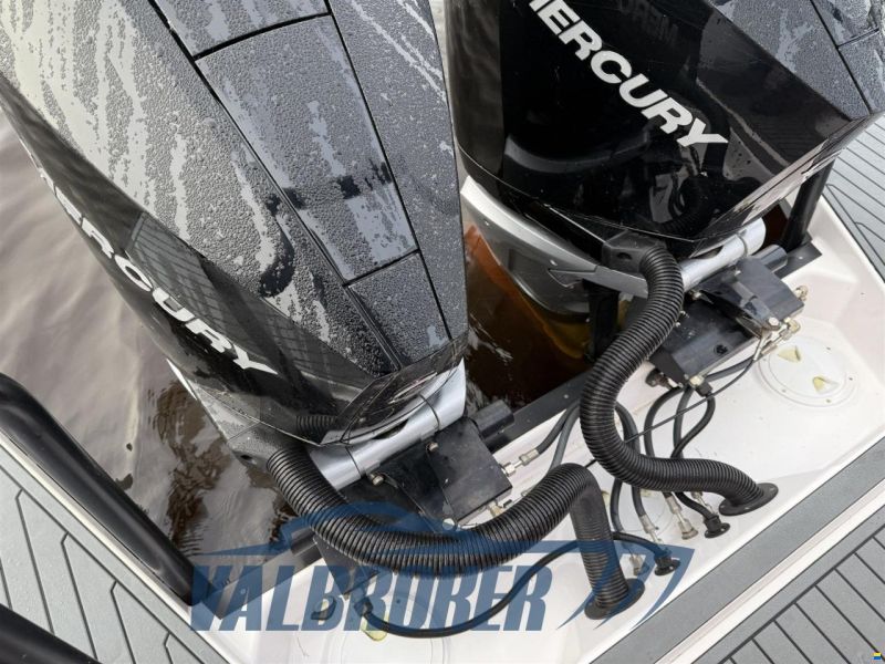 Axopar 37 XC Cross Cabin