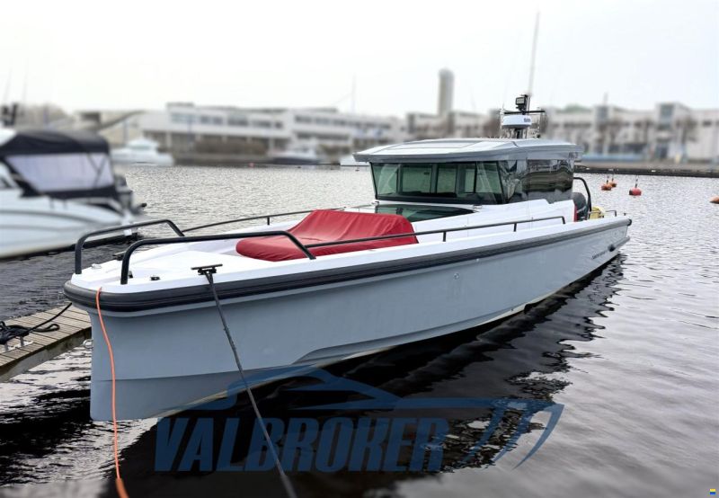 Axopar 37 XC Cross Cabin