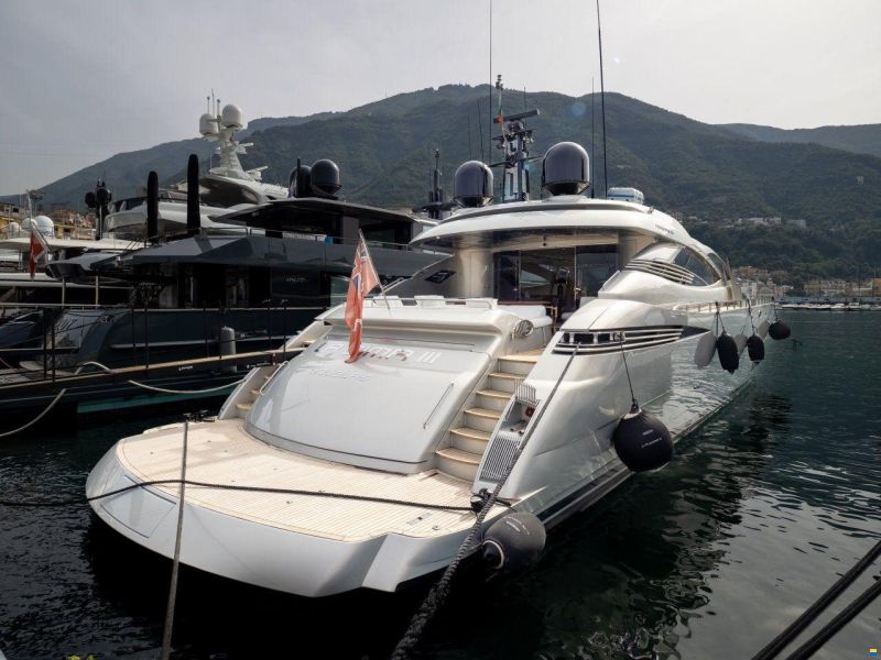 Pershing 115