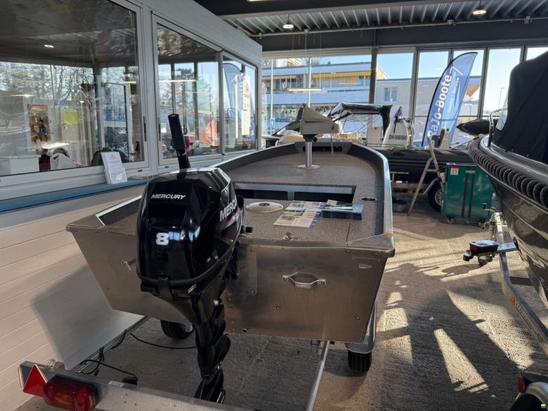 Marine s.r.o. 400 Bass Inkl. 8 PS Mercury