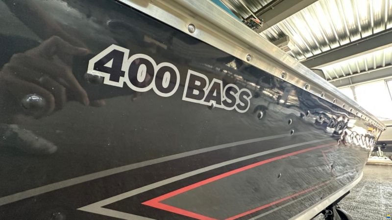 Marine s.r.o. 400 Bass Inkl. 8 PS Mercury