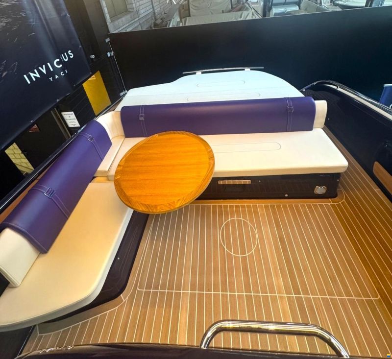 Invictus GT 320 | 5 Jahre Liegeplatz möglich