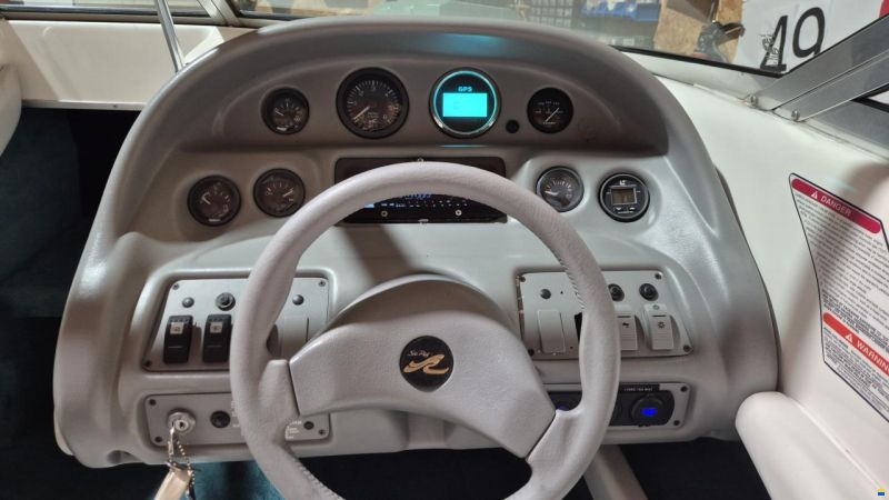 Sea Ray 180 CB