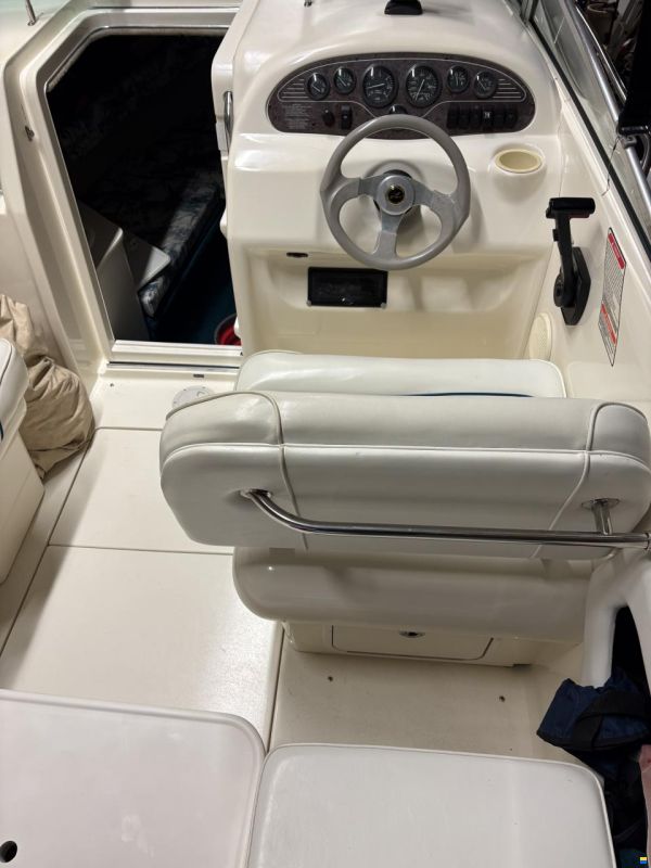 Sea Ray 215EC