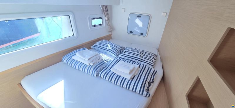 Lagoon 42