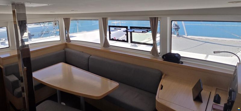 Lagoon 42