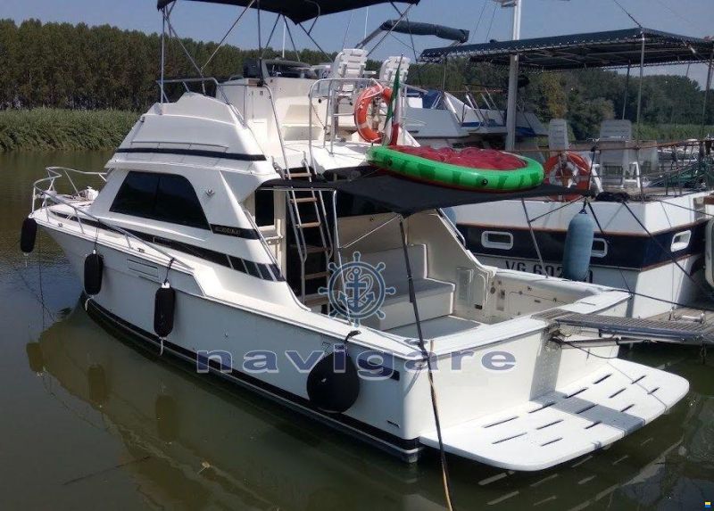Bertram Yacht 37' SF