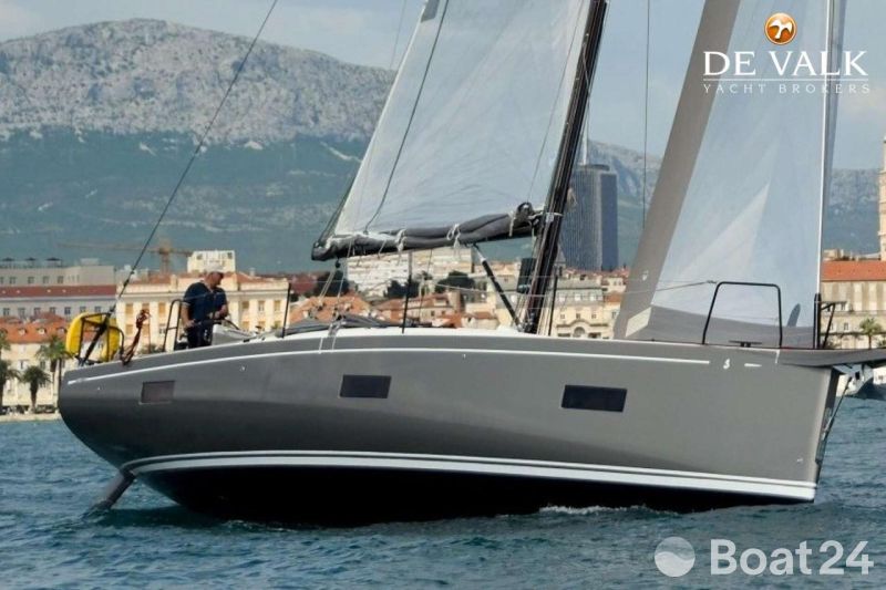 Beneteau First 44