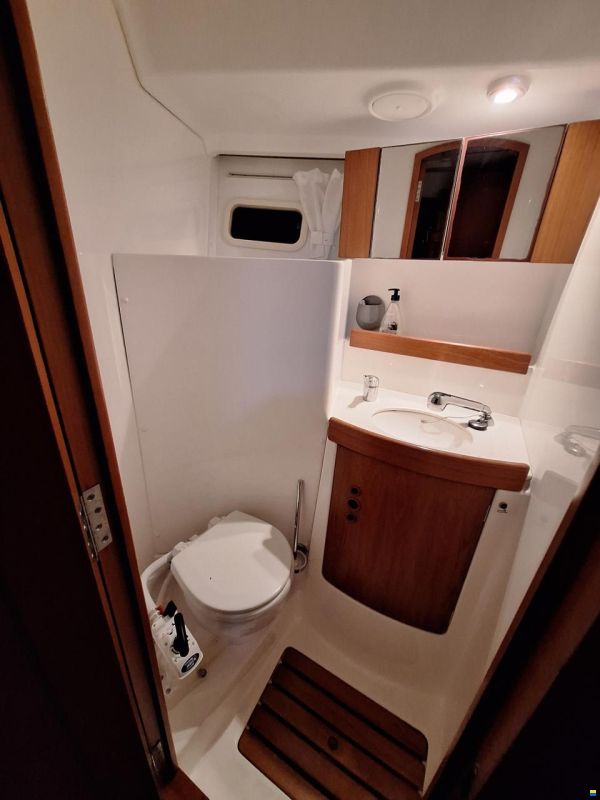 Wauquiez 40 Pilot Saloon