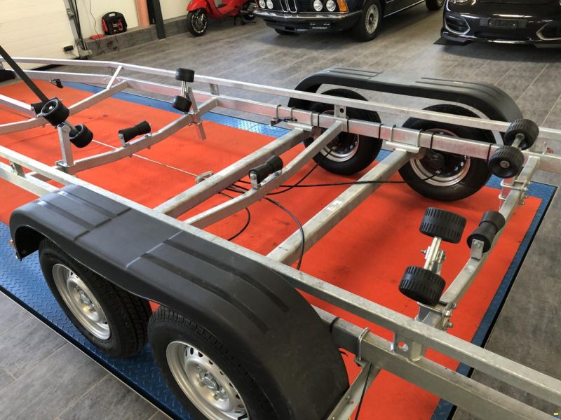 GG:2500kg., NL:2069kg.