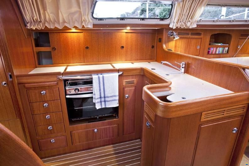 Hallberg-Rassy HR 372