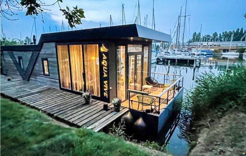Aquavive Houseboat 1500 Met Vaste Overne