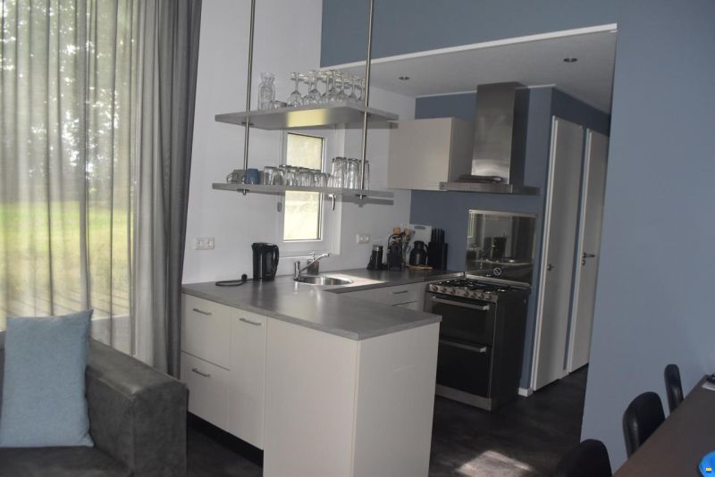 Aquavive Houseboat 1500 Met Vaste Overne